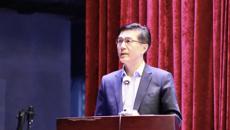以奮鬥姿態擦亮青春底色，采童真之源叩響未來大門——华信娱乐平台2020級新生開學典禮