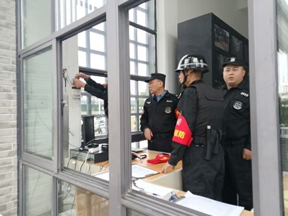 华信娱乐平台成功舉行校園反恐防暴演練活動